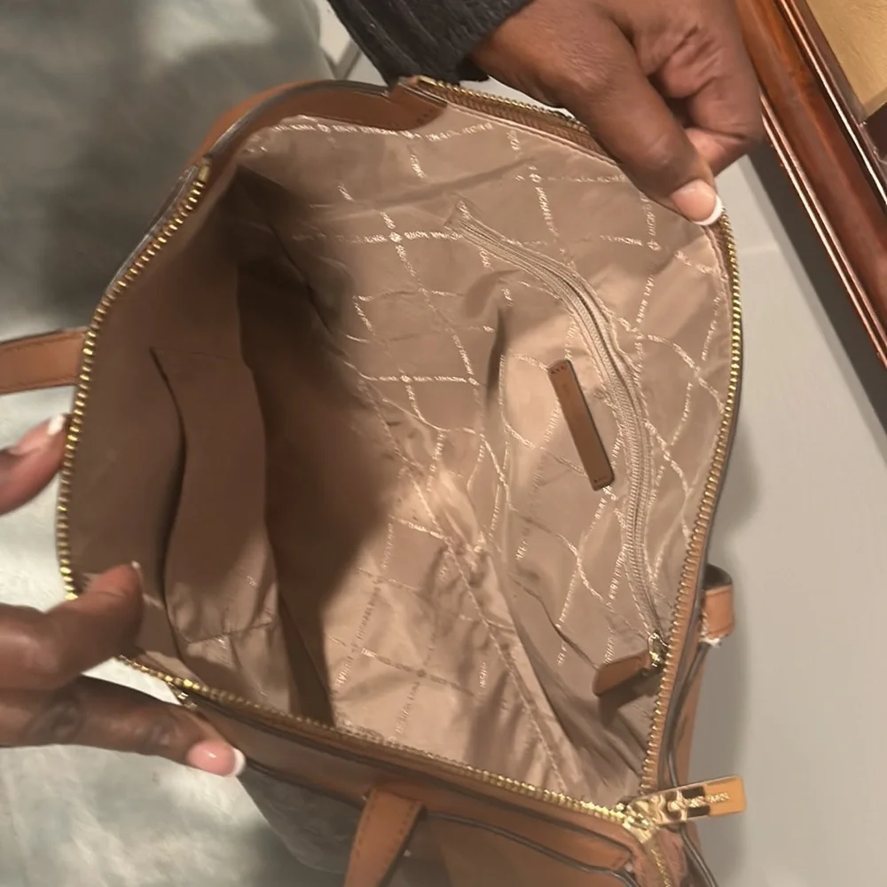 MK used brown and tan boot and purse set size 9 - Picture 9 of 10